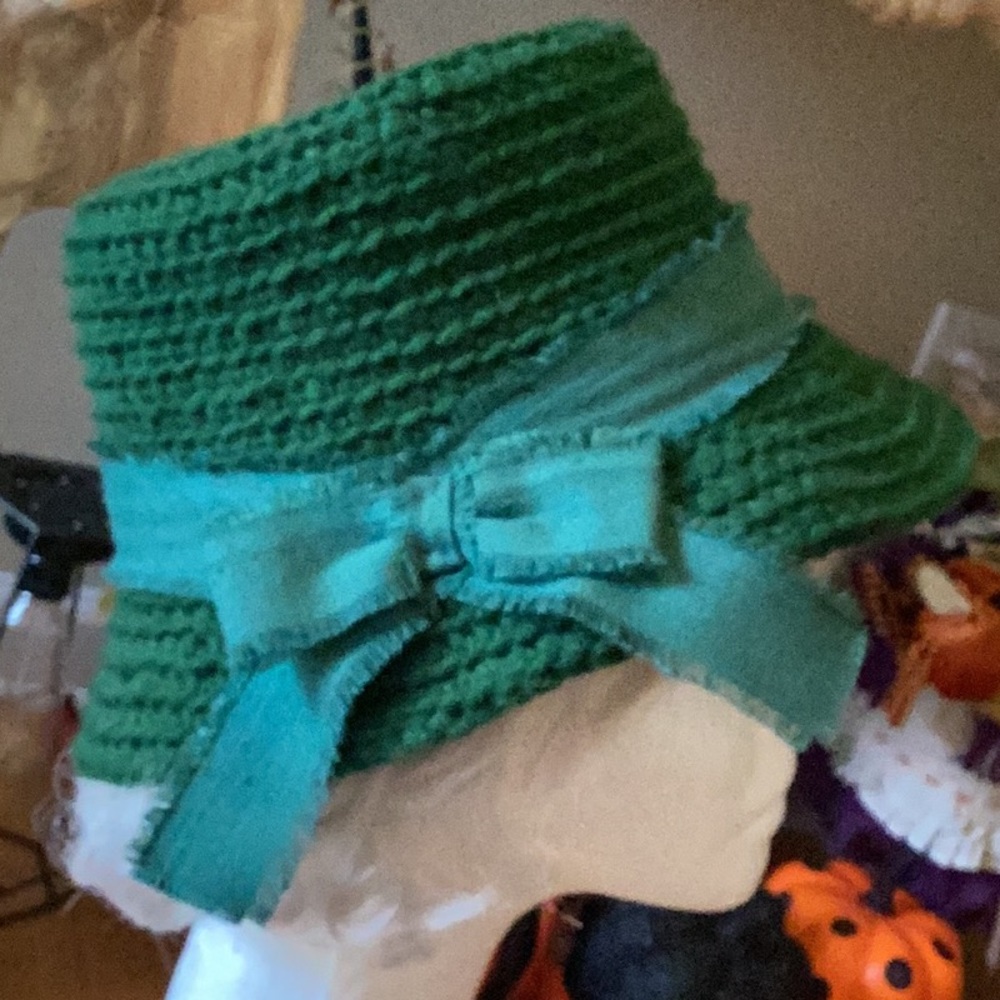 Hunter green hand crafted bucket hat with 2” brim - Picture 1 of 6